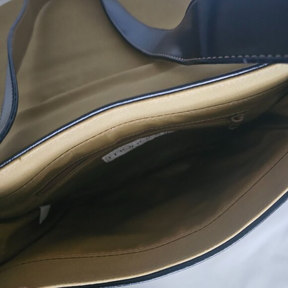 Mondani New York Black Leather Magnetic Closure Shoulder Bag - Picture 8 of 13